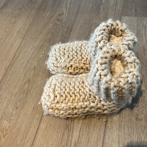 Lemon Cabin Cuffed Cute Bootie - Picture 3 of 7